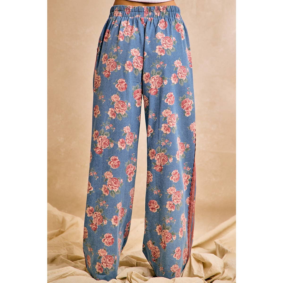 FLORAL WASHED DENIM LACE CONTRAST SIDE PANTS