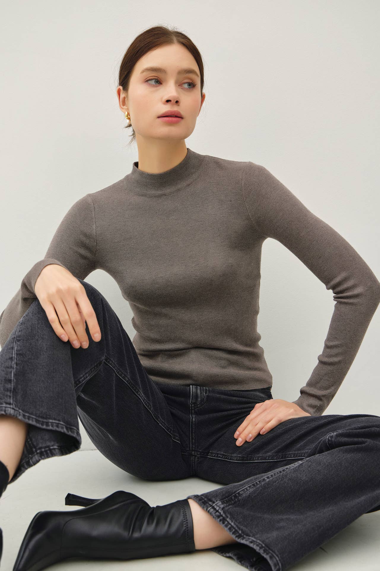 BASIC RIBBED MOCKNECK SWEATER