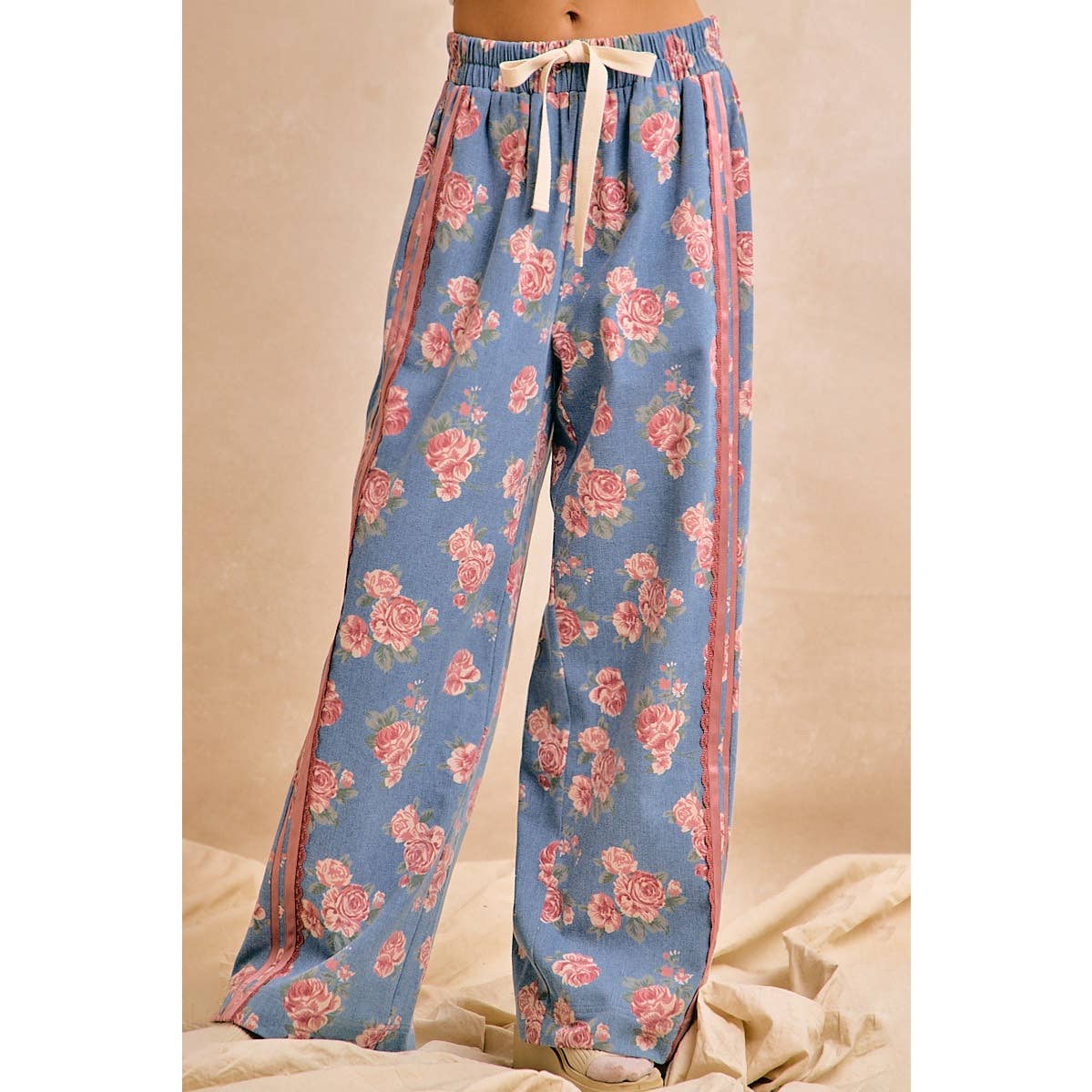 FLORAL WASHED DENIM LACE CONTRAST SIDE  PANTS