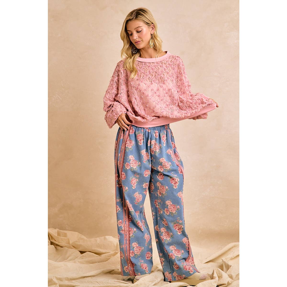 FLORAL WASHED DENIM LACE CONTRAST SIDE  PANTS