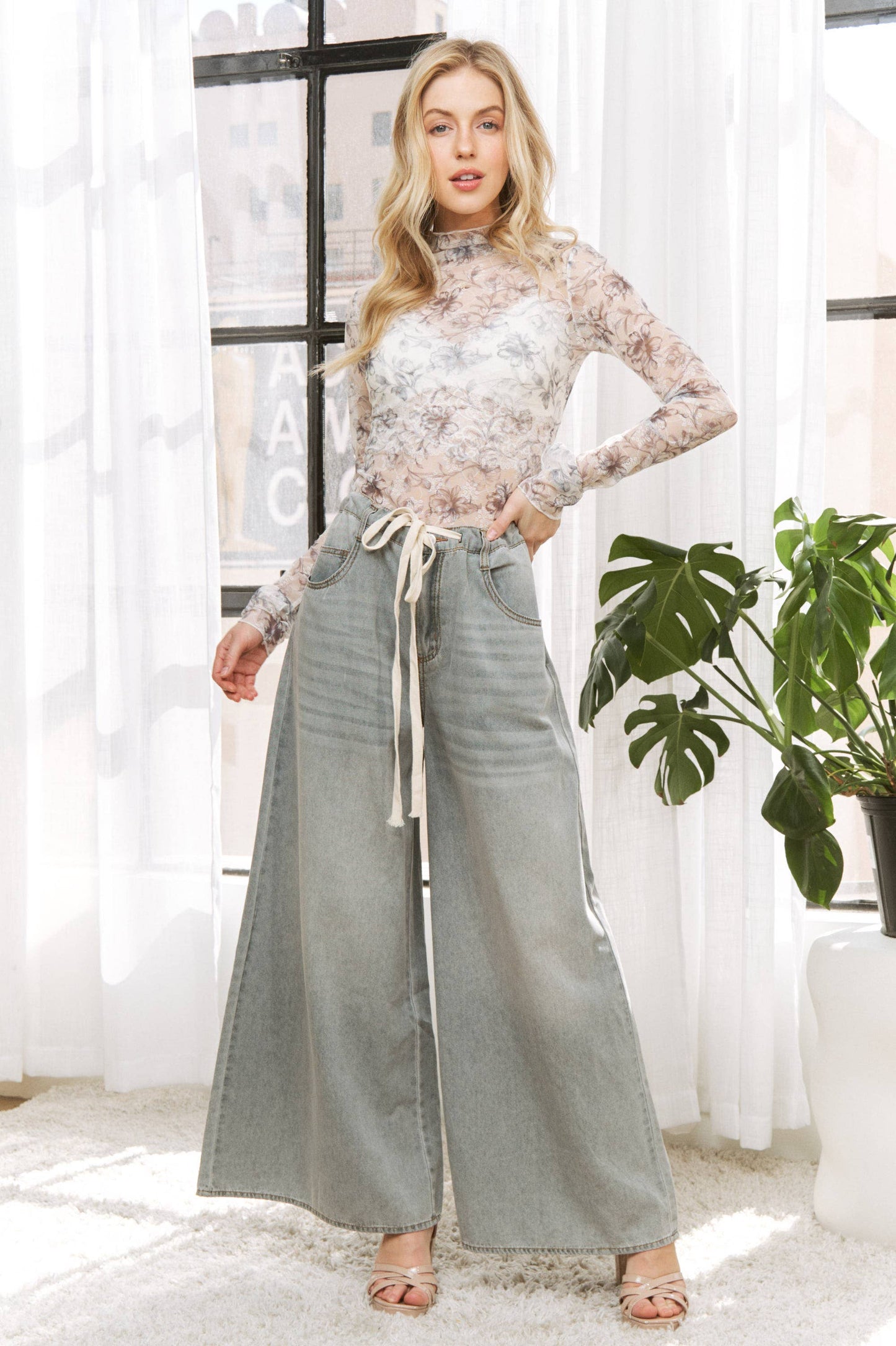 CUTE MESH FLORAL PRINT HIGH NECK DESIGN LONG SLEEVE FITTED