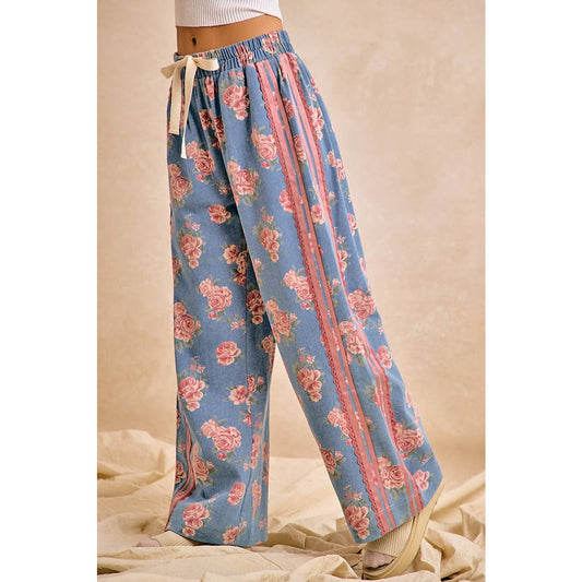 FLORAL WASHED DENIM LACE CONTRAST SIDE  PANTS