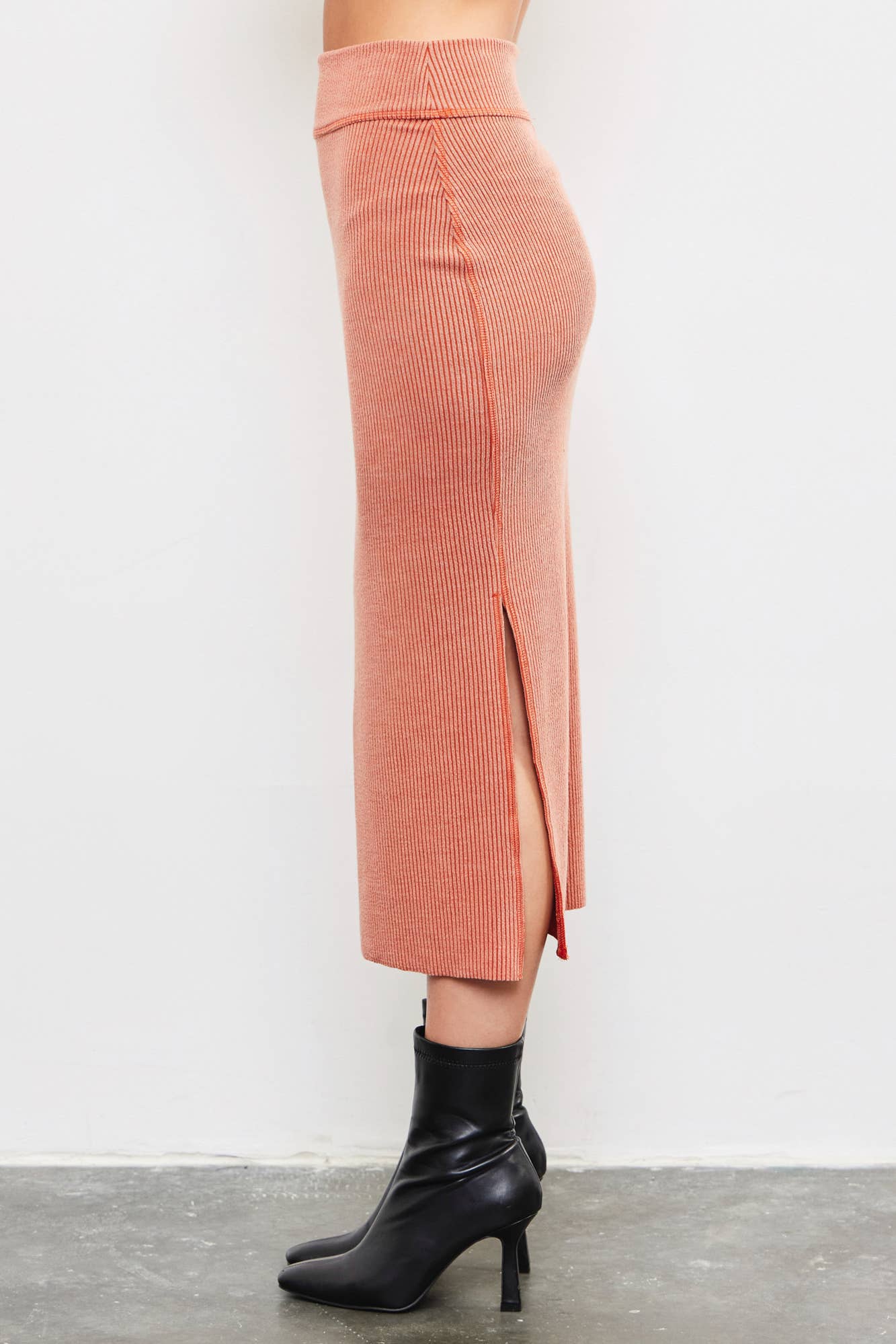 SIDE SLIT SKIRT