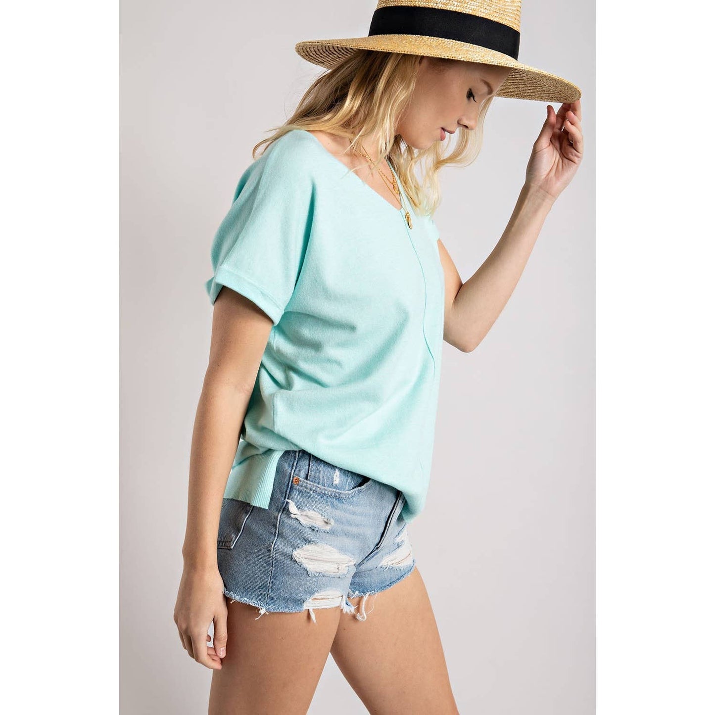 LIGHT KNIT V NECK SLEEVELESS TOP WITH FRONT SEAM