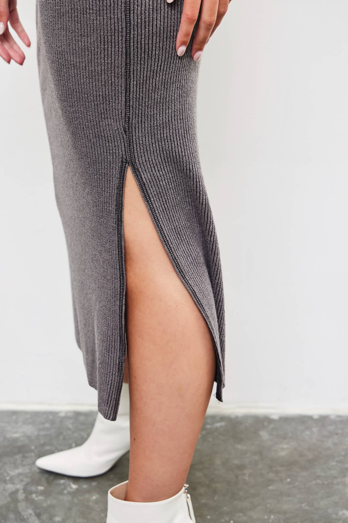 SIDE SLIT SKIRT