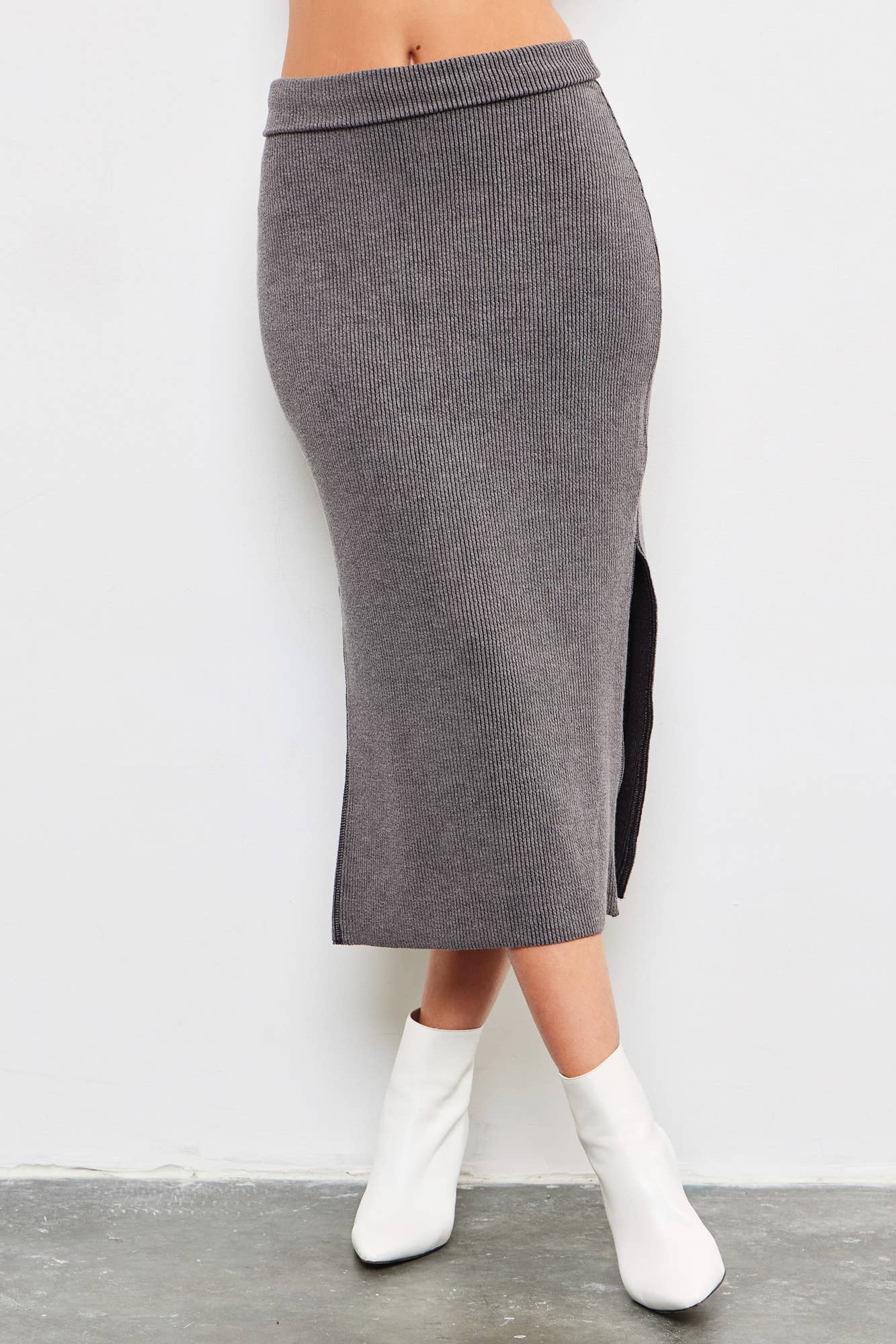 SIDE SLIT SKIRT